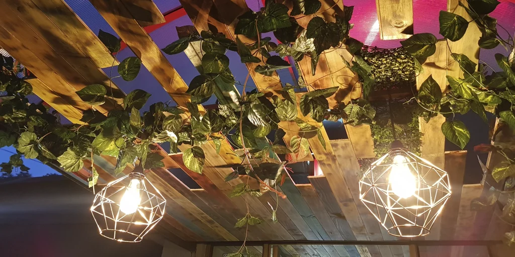 Adecuación de local comercial con mobiliario a medida, iluminación cálida y acabados de carpintería — D-Fuse Concept Bogotá Colombia