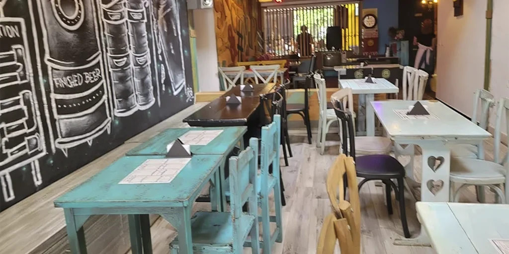 Adecuación de local comercial con mobiliario a medida, iluminación cálida y acabados de carpintería — D-Fuse Concept Bogotá Colombia