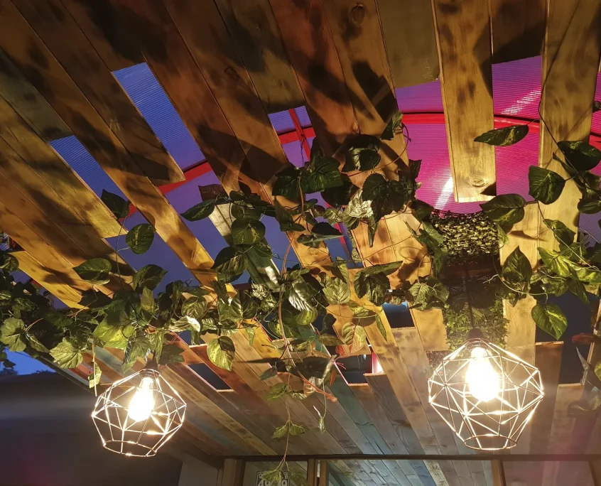 Adecuación de local comercial con mobiliario a medida, iluminación cálida y acabados de carpintería — D-Fuse Concept Bogotá Colombia